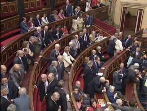 Gobierno y PP, de acuerdo en corregir privilegios de diputados y senadores