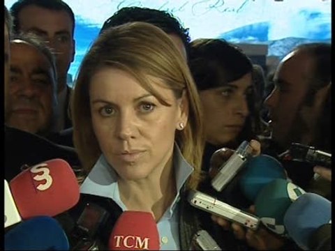 Cospedal lamenta intercambios de cromos