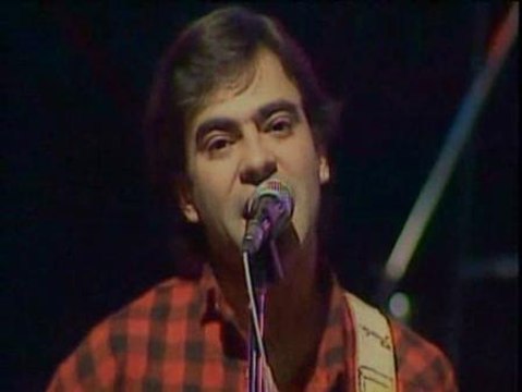 Los Secretos , uno de los muchos grupos surgidos al calor de la Movida Madrileña, sacan nuevo disco.