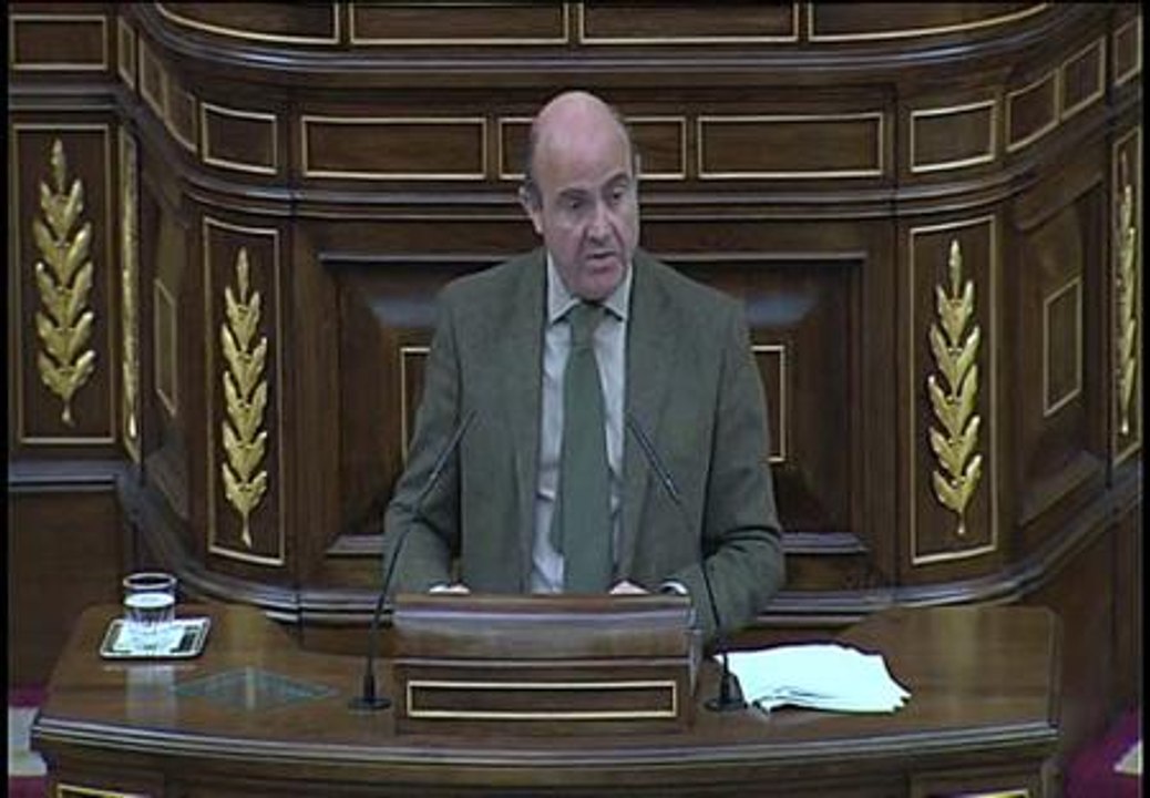 De Guindos augura una caída de la economía menor de la prevista