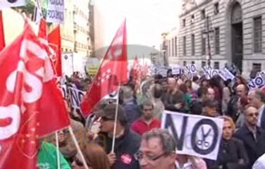 Alumnos y profesores universitarios protestan en Madrid