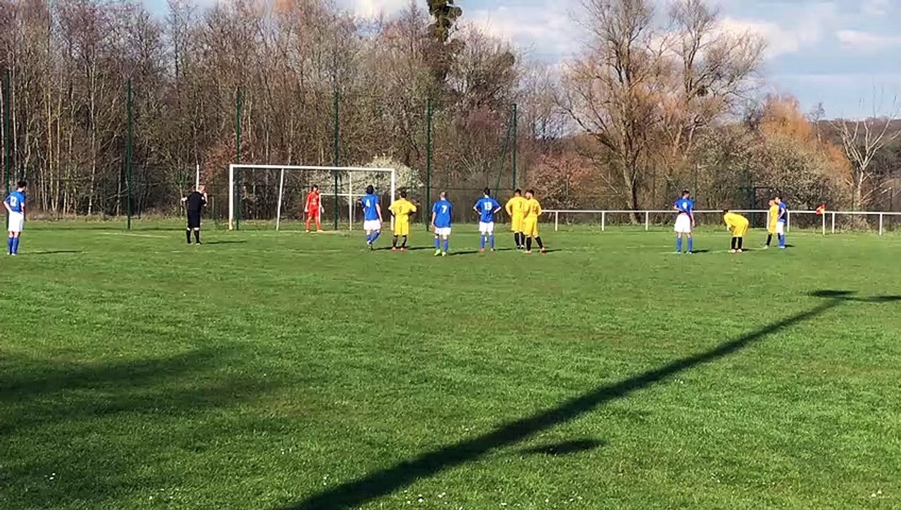 Football (Comme chez les pros en District). Courcelles-Chaussy - Faulquemont-Créhange : le penalty du 5-1