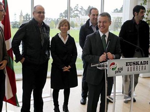 Urkullu dice que el PP y Bildu utilizan la independencia como cortina de humo