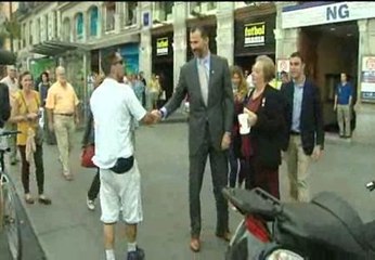 Caminando por la calle como uno más