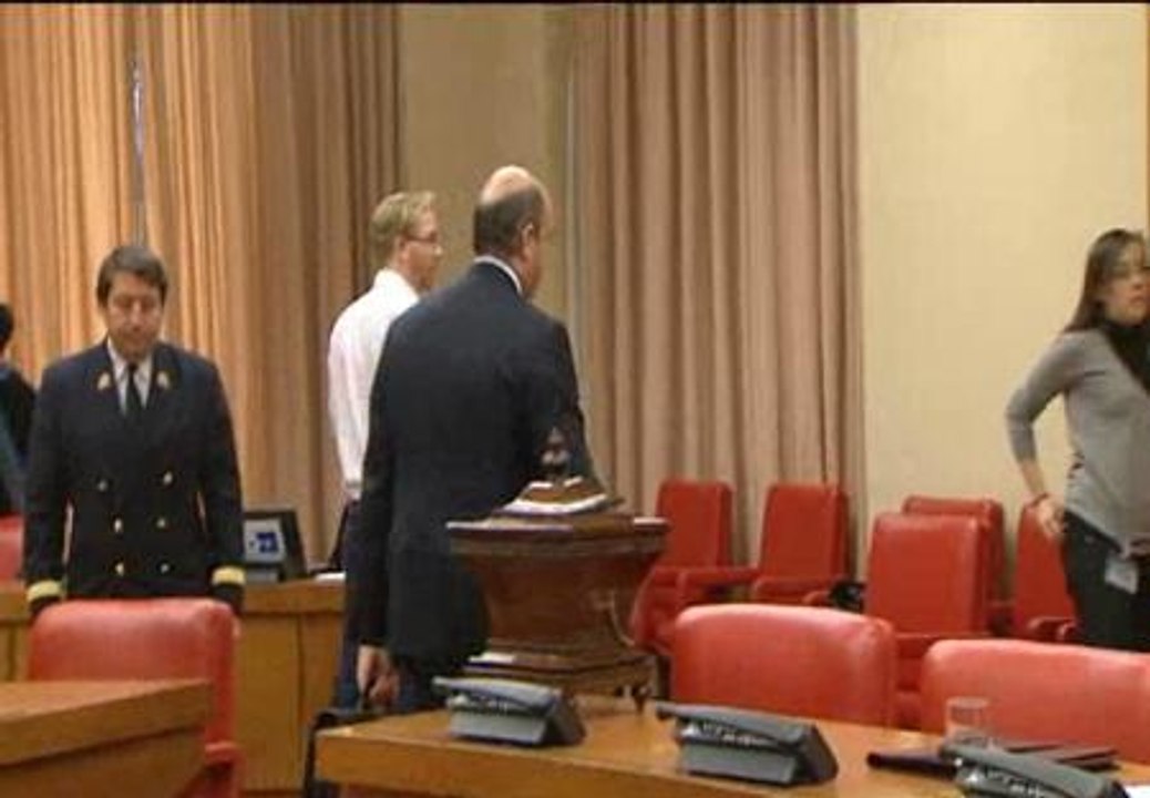 Pedir el rescate no es como "apretar un botón", según Luis de Guindos