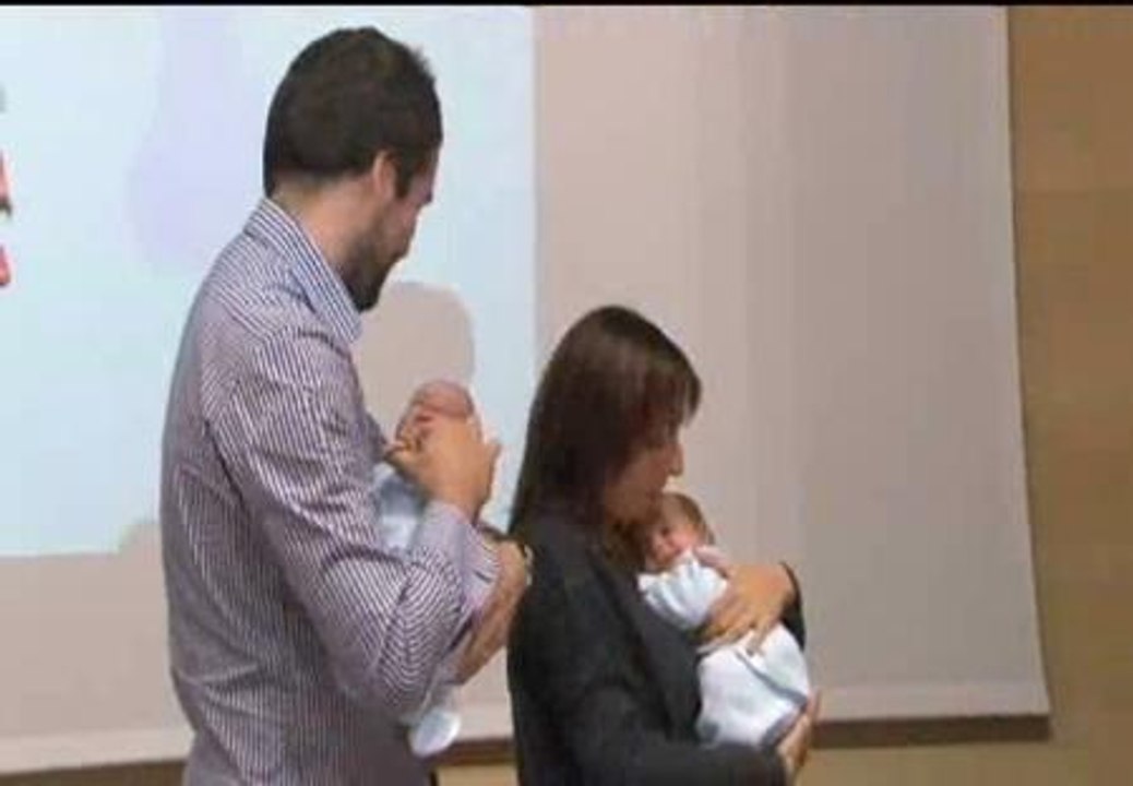 Dos gemelos sobreviven gracias a una complicada operación fetal