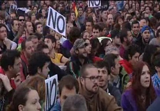 Miles de personas se vuelven a congregar en la Plaza de Neptuno