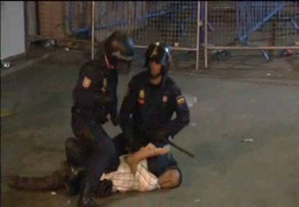 Nuevas cargas policiales contra con los concent...