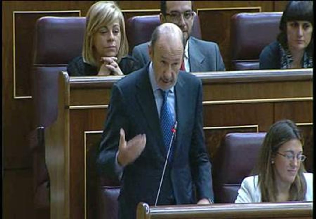 Rubalcaba exige a Rajoy que explique en el Congreso las condiciones del rescate