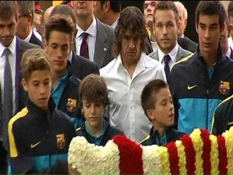 Puyol realiza la ofrenda floral de la Diada