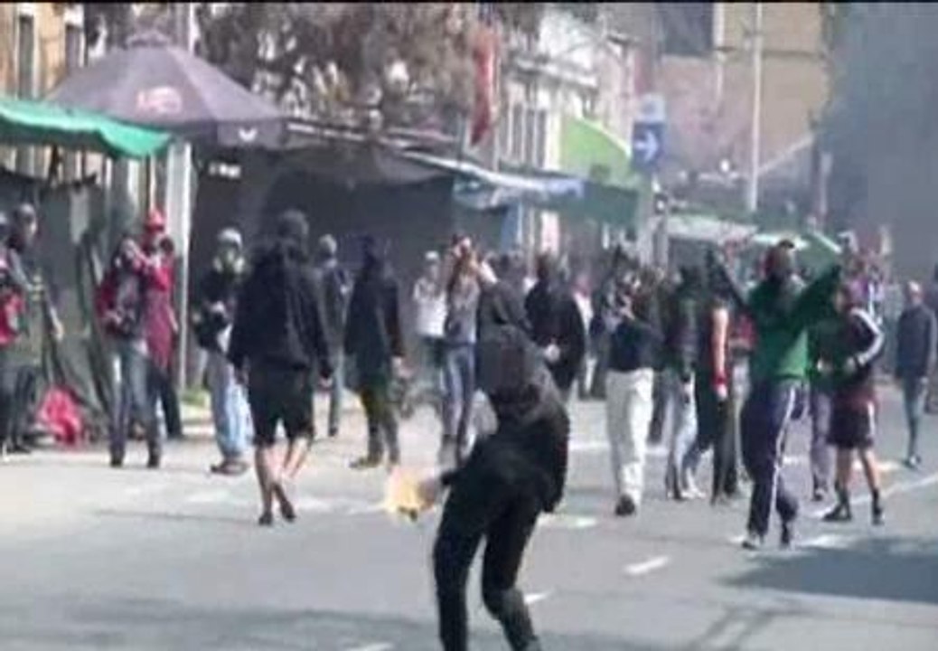 Duros enfrentamientos tras una manifestación por el aniversario del derrocamiento de Salvador Allende