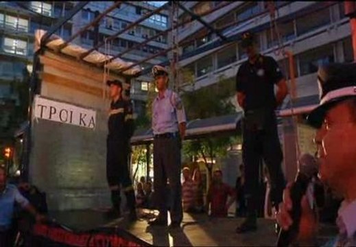 Uniformados griegos se 'suicidan' por los recortes