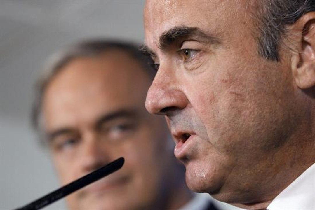 De Guindos niega que se esté negociando un nuevo rescate para España.