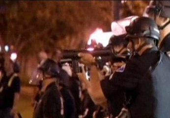 Disturbios entre la policía y la comunidad hispana en Anaheim