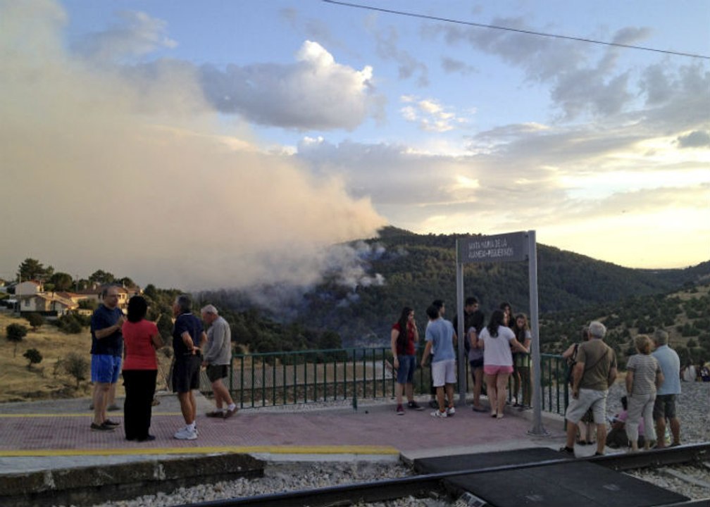 Los seis focos del incendio de Robledo de Chavela y Valdemaqueda continúan activos