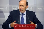 Rubalcaba insinúa que el PP adelanta las elecciones gallegas porque prepara una nueva oleada de recortes.
