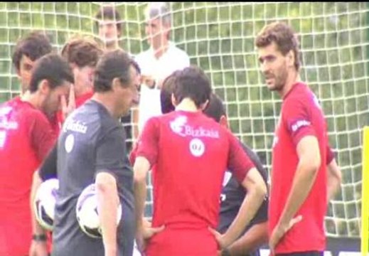 Llorente y Javi Martínez entrenan con los suplentes a las órdenes de Luis Bonini
