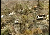 Los vecinos de Valle Gran Rey se enfrentan desolados a sus viviendas quemadas