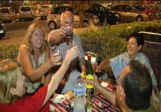 Cenas a la fresca en el paseo marítimo de Valencia