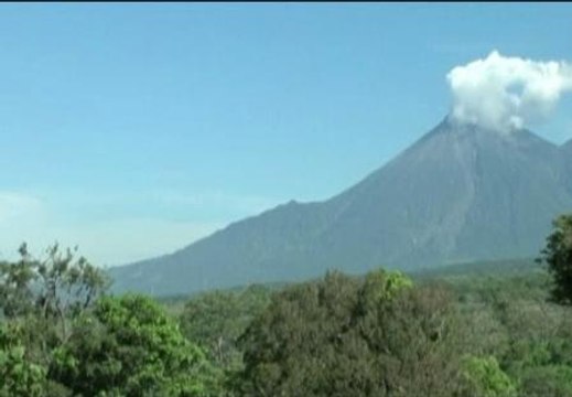 Se registra actividad en el volcán Santiaguito
