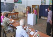 Los rumanos votan ya si destituyen a su presidente, el conservador Basescu