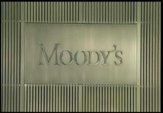 Moody's rebaja la calificación a 16 bancos españoles