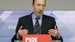Rubalcaba acusa a Rajoy de exigir más recortes a las Comunidades socialistas