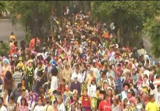 Los payasos mexicanos realizan su anual peregrinación