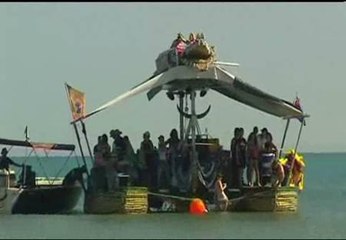 Un año más se celebra la fiesta "Beer Can Regatta" en Australia