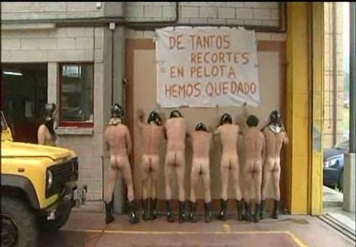 Los bomberos de Mieres se desnudan contra los recortes