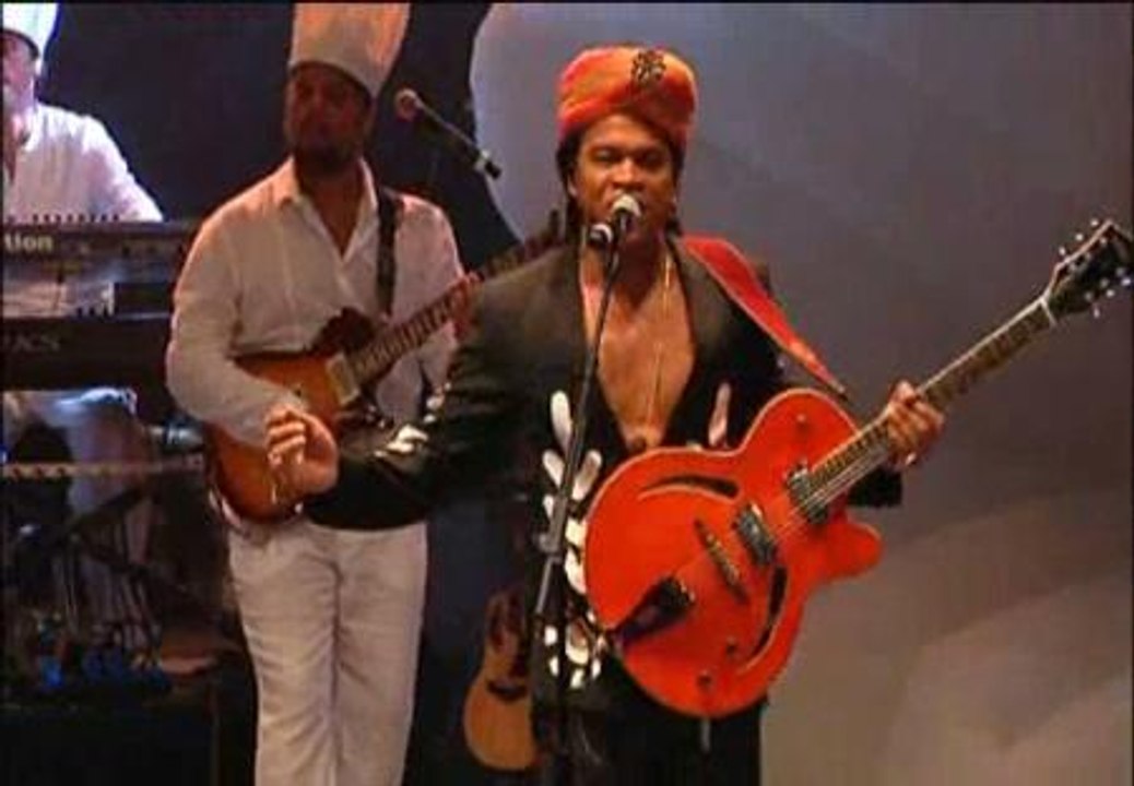 Carlinhos Brown clausura "La Mar de Músicas" en Cartagena