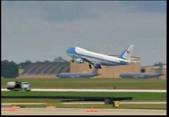 Obama visita a las víctimas del tiroteo en el cine de Colorado