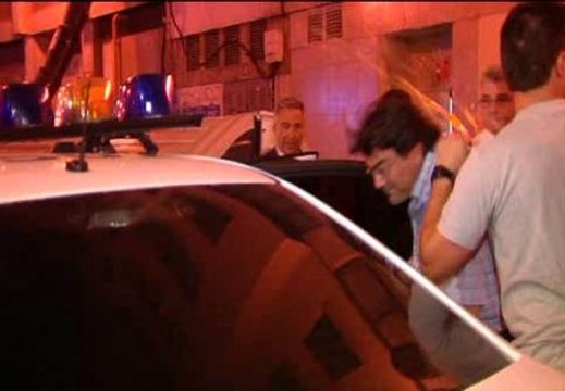 Los trabajadores de RTVV a huevazos contra el Consejo de Administración