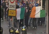 Católicos y protestantes se enfrentan en Belfast