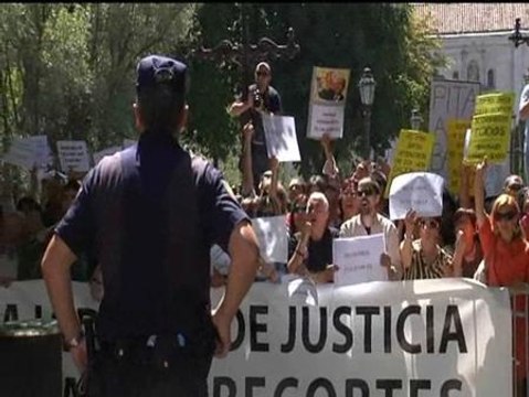 El Gobierno aguanta en la calle las protestas de los funcionarios