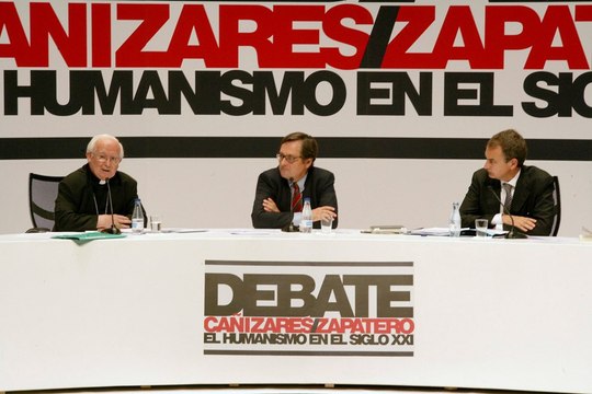 Zapatero abucheado en un debate con el obispo Cañizares en Ávila