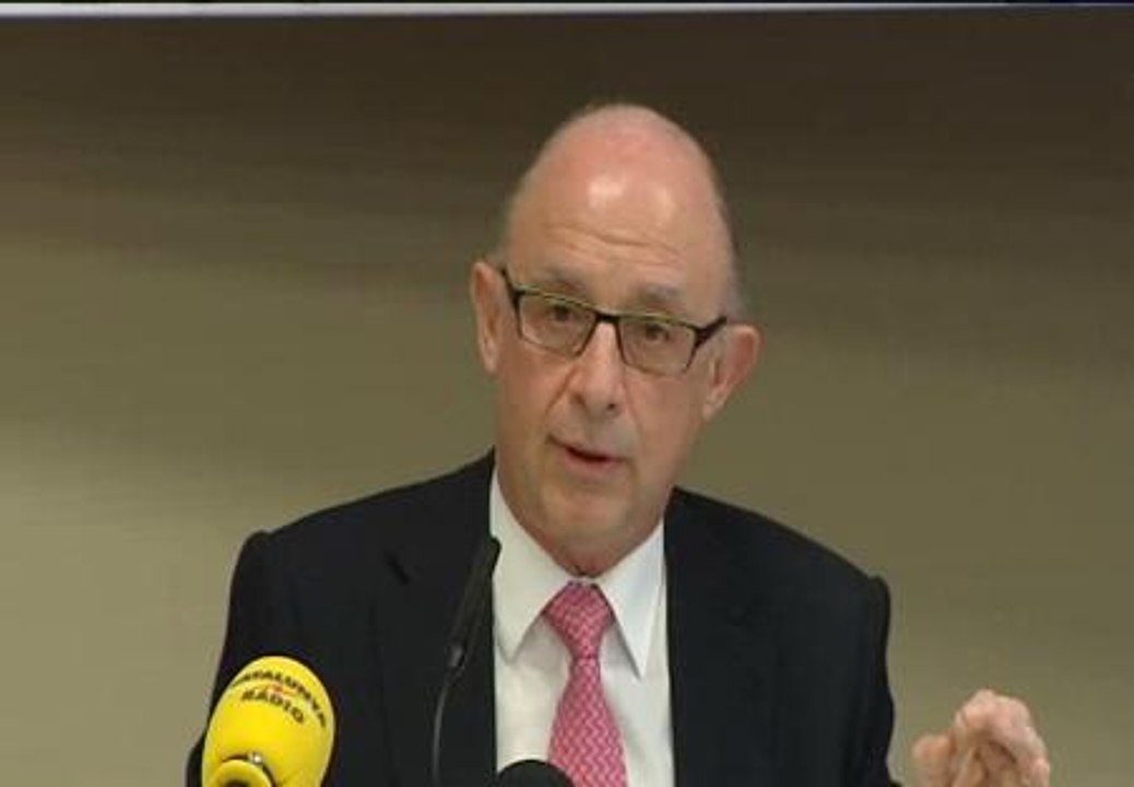 Montoro no descarta una subida del IVA