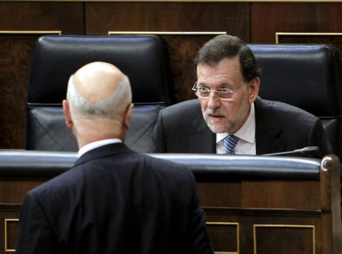 Rajoy admite que no podemos seguir financiándonos a estos precios