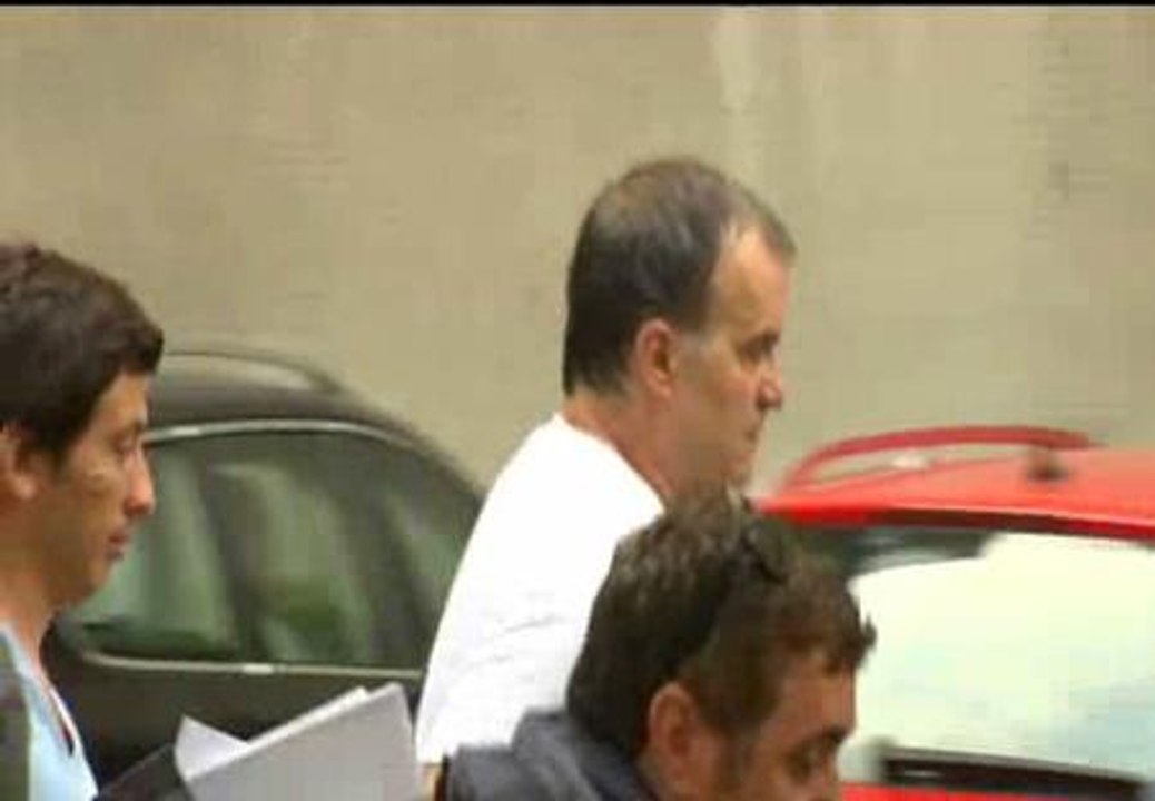 Bielsa abandona Ibaigane sin hacer declaraciones