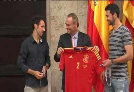 Alberto Fabra recibe a Juanfran y a Albiol