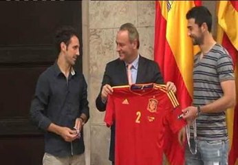 Alberto Fabra recibe a Juanfran y a Albiol