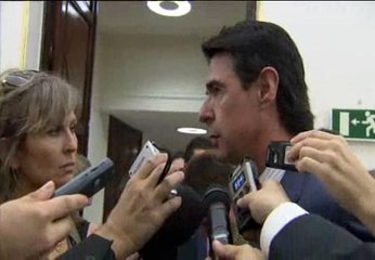 Soria anuncia una subida de la luz de alrededor de un 4%