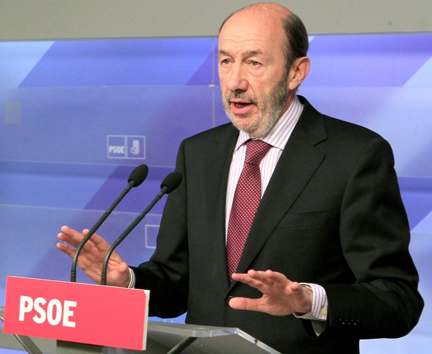 Rubalcaba dice que Bankia ha sido el detonante del rescate