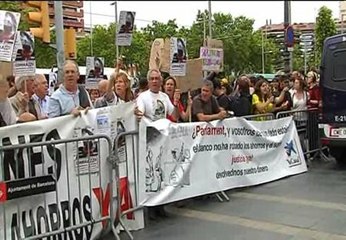 Las caceroladas ante La Caixa van a continuar