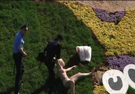 Las activistas de Femen vuelven a la carga en una nueva protesta contra la Eurocopa