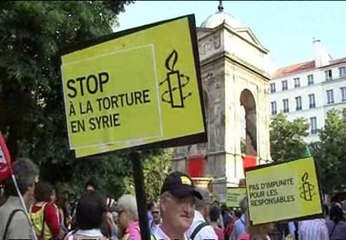 Manifestación en París contra la represión en Siria