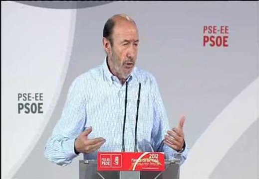 Rubalcaba pide a Rajoy que deje de hablar mal de las instituciones españolas