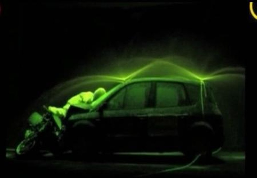 Crean invento para iluminar vehículos en caso de accidente