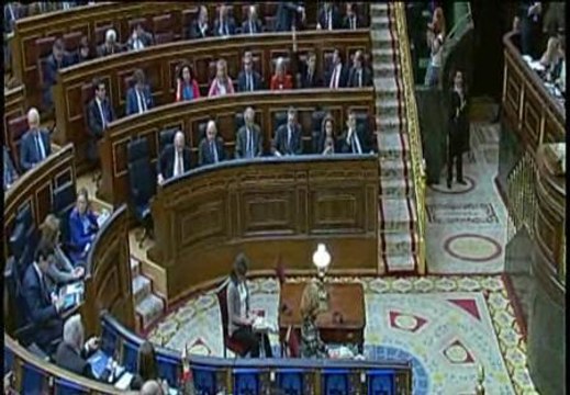 El PSOE fuerza al Gobierno a hablar del rescate a la banca