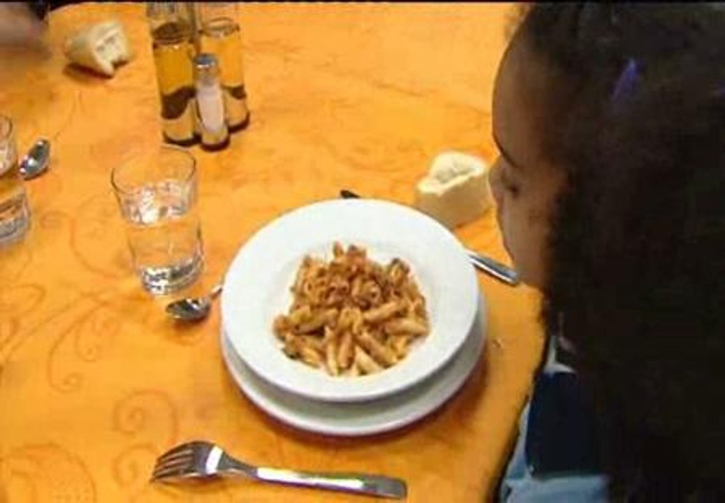 Más de un millón de niños sobreviven en hogares con 900 euros al mes